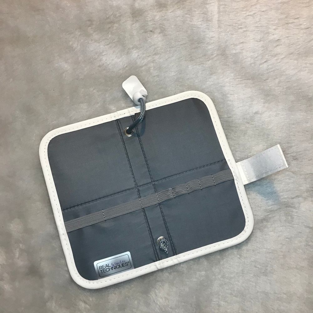 Real Techniques Travel Small Makeup Brush Case